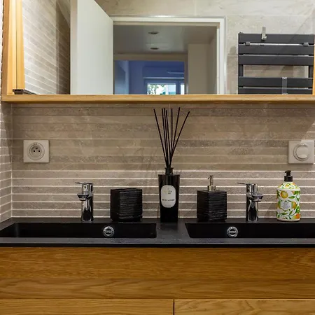 Apartment Loft Calme Et Accueillant Metro Hoche Paris