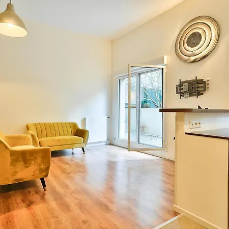 Loft Calme Et Accueillant Metro Hoche Paris Apartment